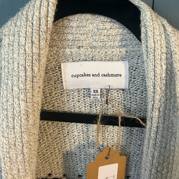 CUPCAKES & CASHMERE LONG TRIBAL SWEATER, SZ XS, Good Condition (Grey/Blk) - Picture 5 of 9